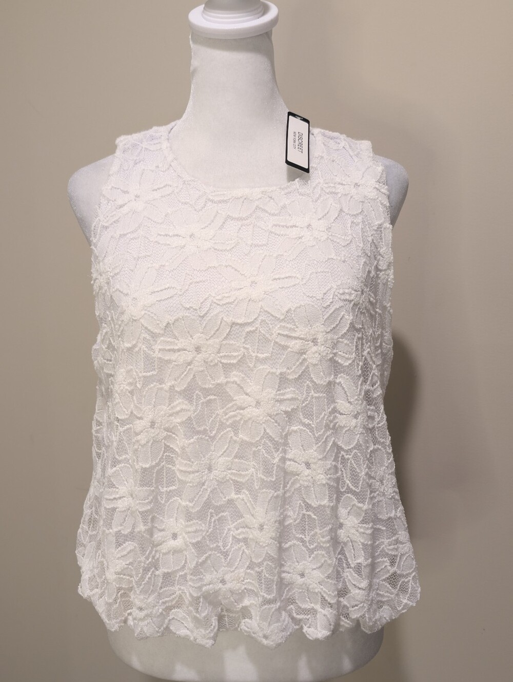 Discreet Ivory Floral Lace overlay Sleeveless Tank